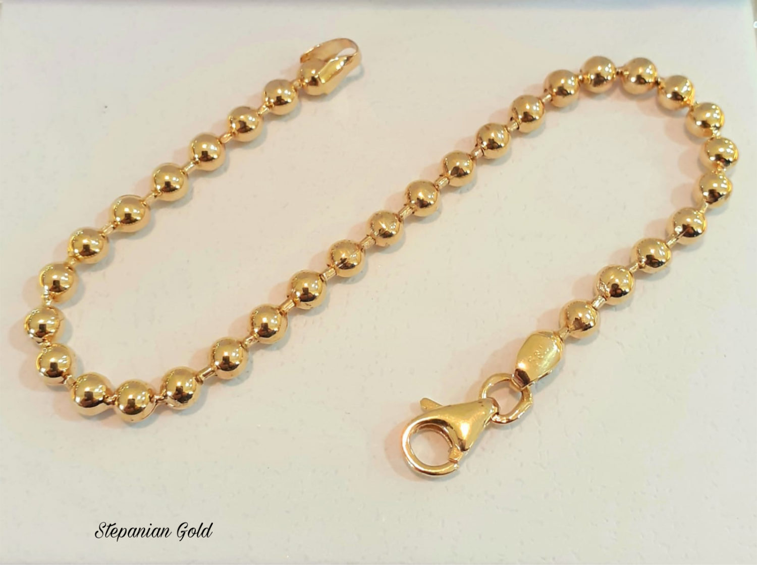 Կանացի թևնոց