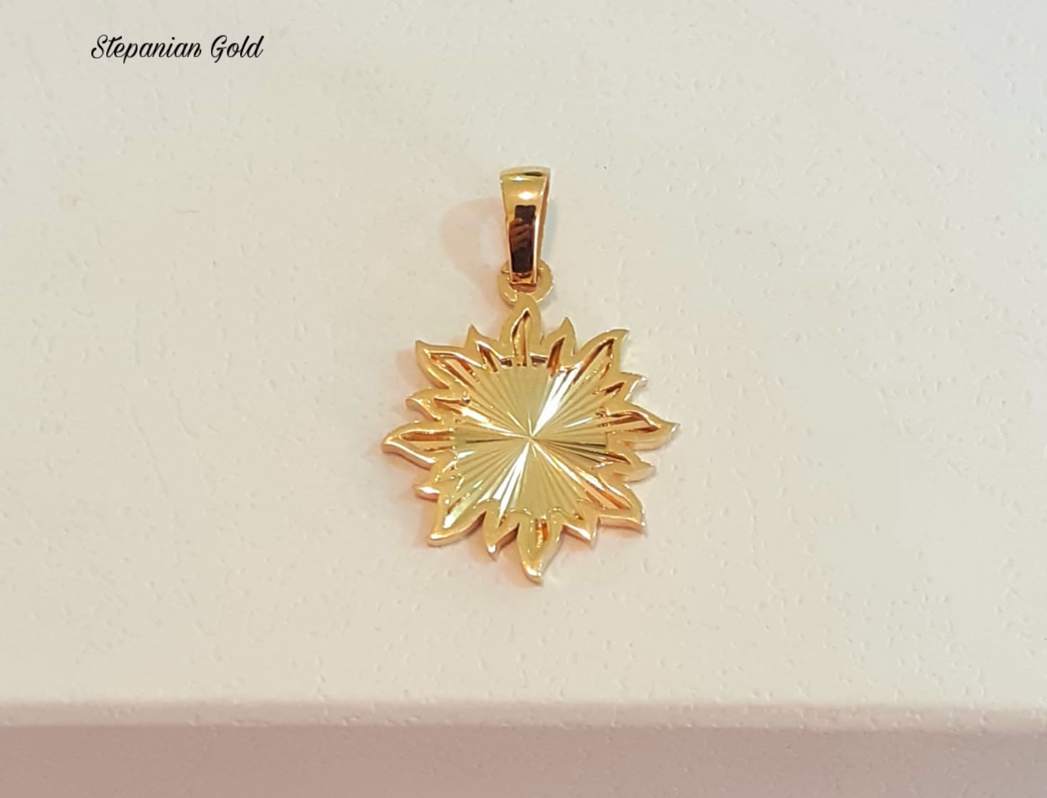 Ոսկյա կախազարդ