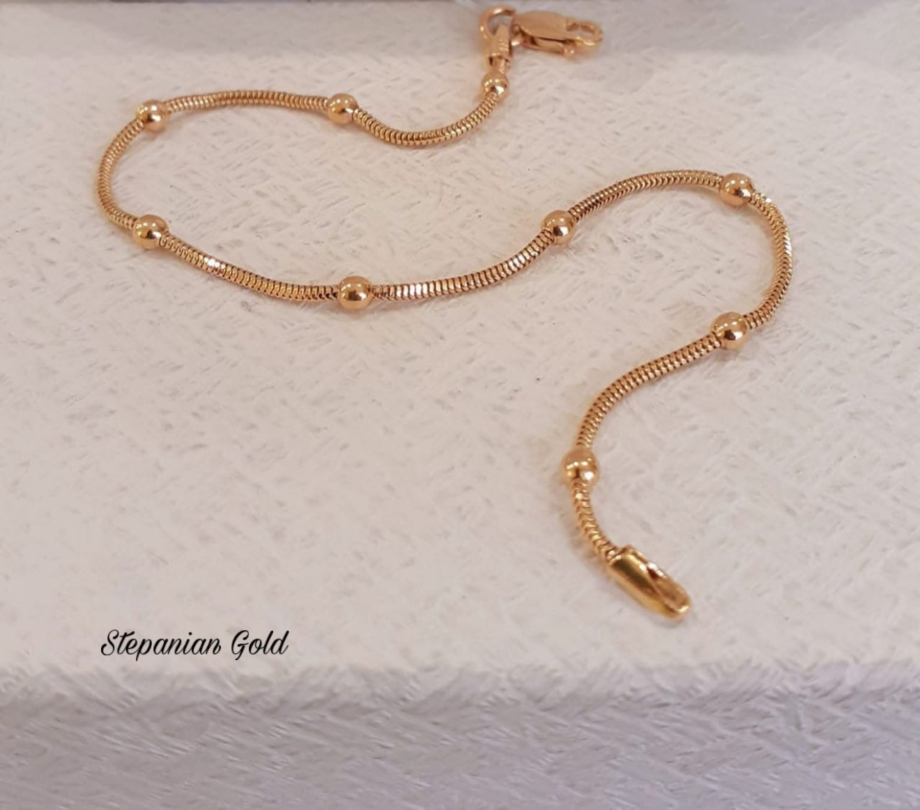 Կանացի թևնոց